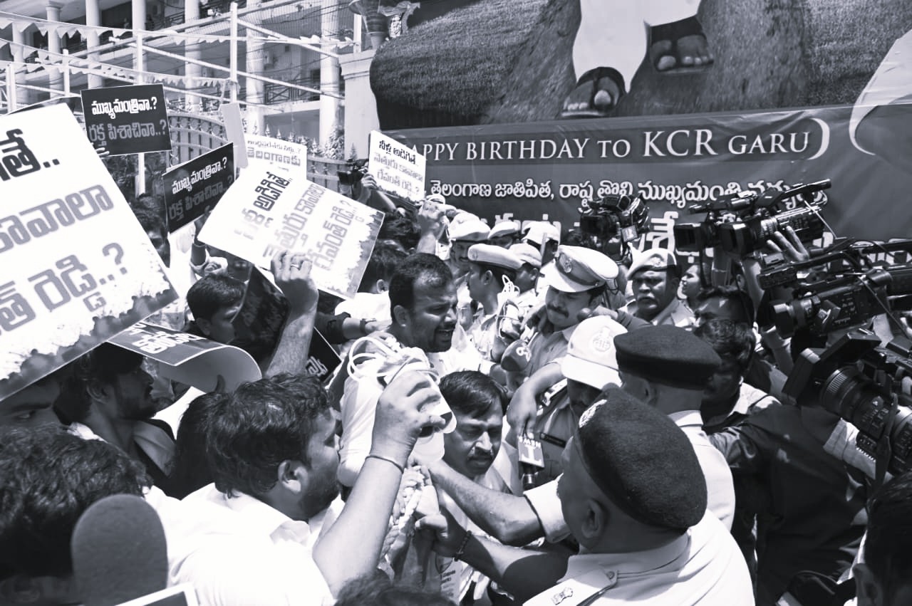 మా రక్తం తీసుకోండి.. రైతులకు నీళ్లివ్వండి: సీఎం వ్యాఖ్యలపై బీఆర్ఎస్ నిరసనలు