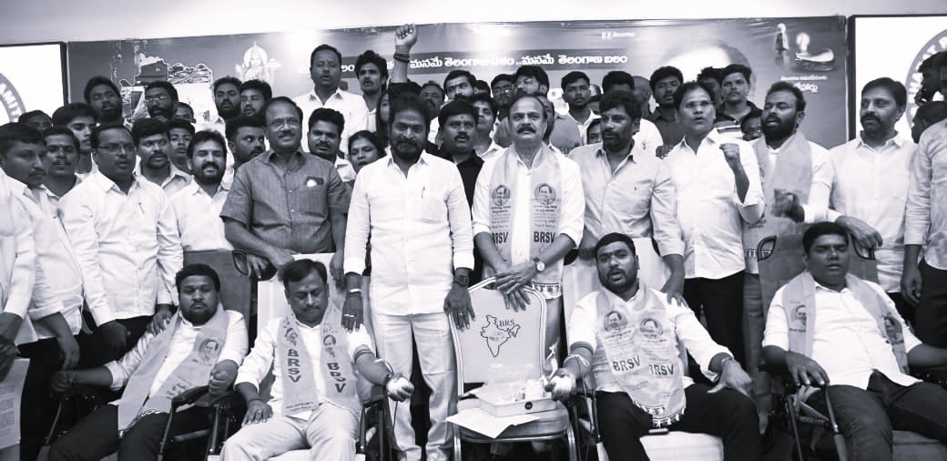 మా రక్తం తీసుకోండి.. రైతులకు నీళ్లివ్వండి: సీఎం వ్యాఖ్యలపై బీఆర్ఎస్ నిరసనలు