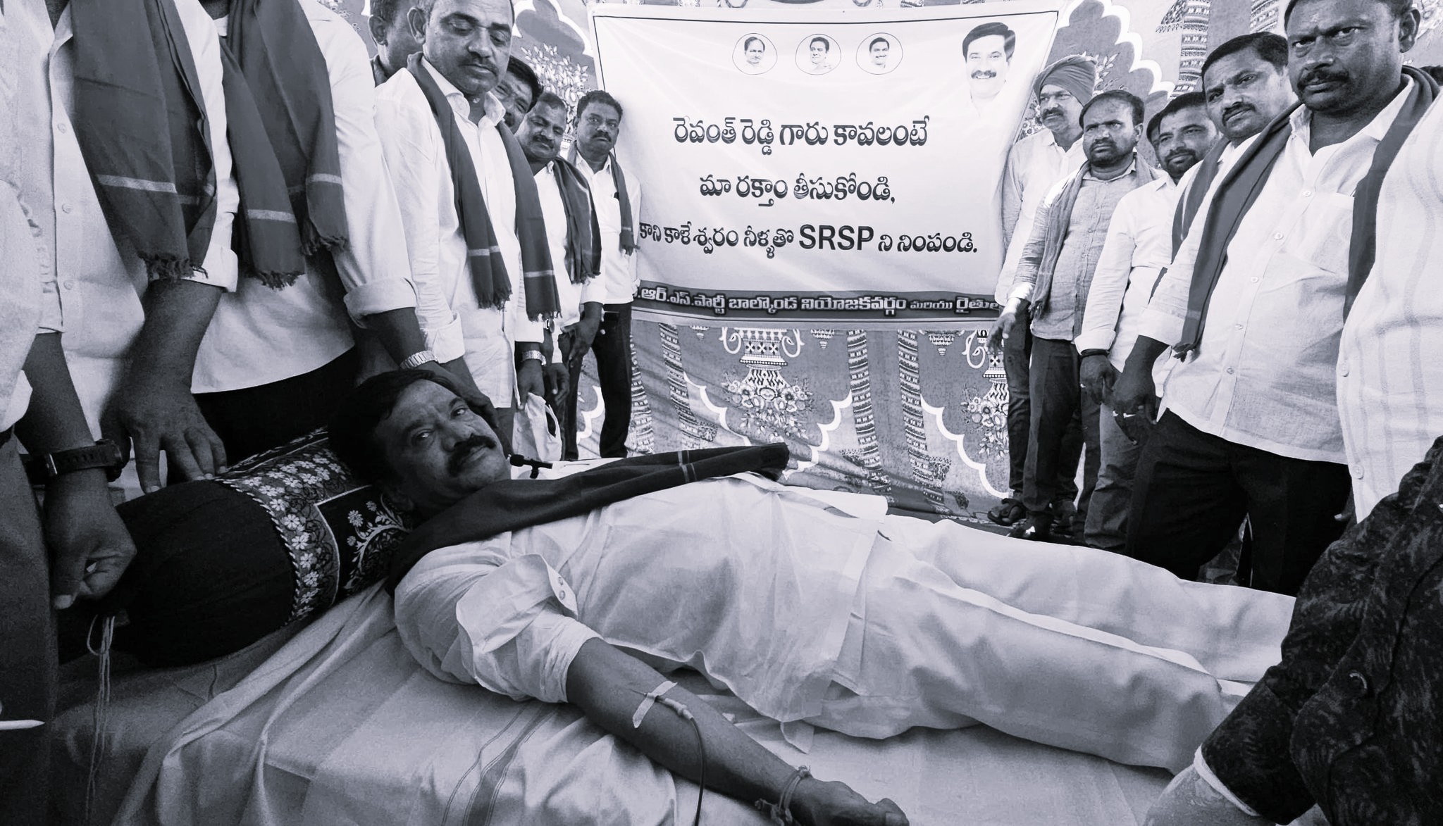 మా రక్తం తీసుకోండి.. రైతులకు నీళ్లివ్వండి: సీఎం వ్యాఖ్యలపై బీఆర్ఎస్ నిరసనలు