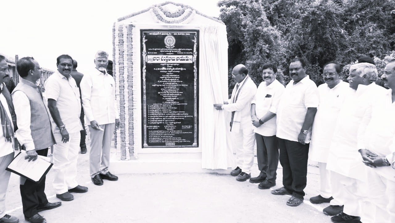 రూ. 150 కోట్లతో ధవళేశ్వరం బ్యారేజీ ఆధునీకీకరణ.. 117 కొత్త గేట్ల ఏర్పాటు: సీఎం చంద్రబాబు