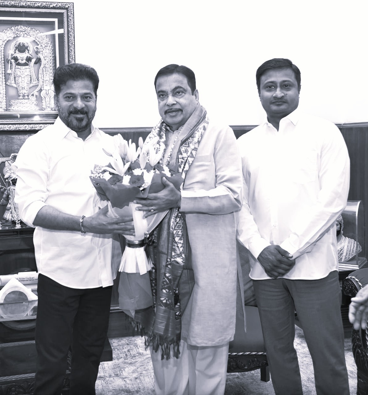 ఆర్ఆర్ఆర్, గ్రీన్ఫీల్డ్ హైవేలకు త్వరితగతిన అనుమతులు ఇవ్వాలి: గడ్కరీని కోరిన సీఎం రేవంత్
