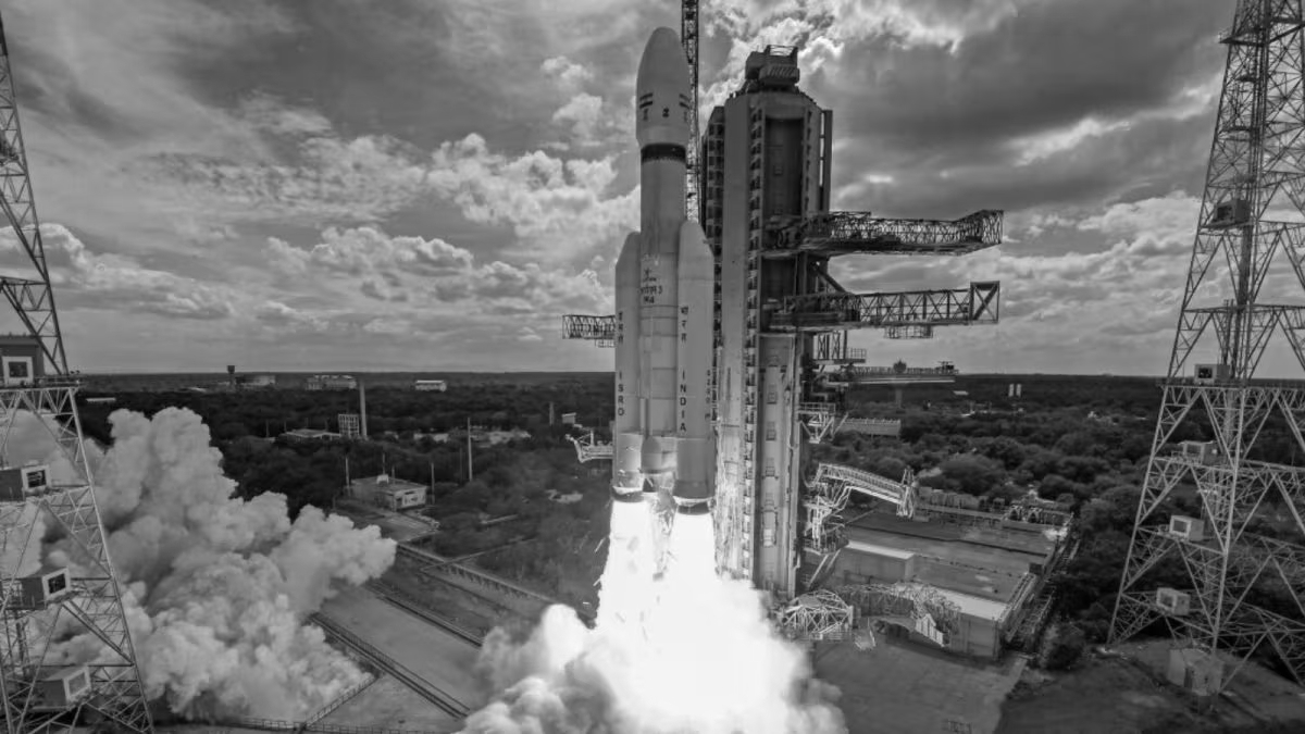 ISRO Exodus Shock: Over 100 Scientists Quit, Government Freezes Resignations for Key Missions