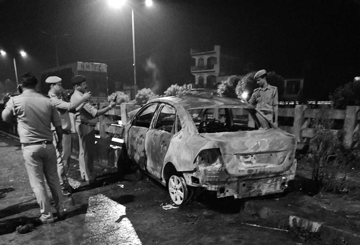 Two Killed as CNG Car Explodes After Divider Crash on Kanpur-Etawah Highway