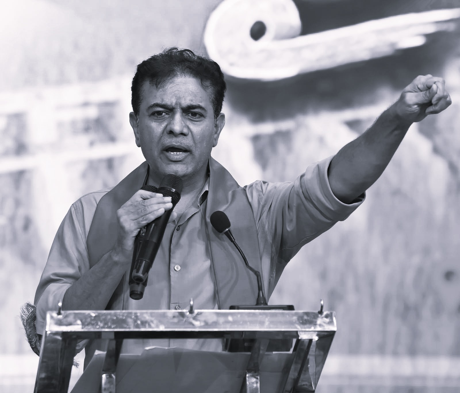 తెలంగాణలో యువత తిరగబడితే కాంగ్రెస్కు ఢిల్లీ గతే: కేటీఆర్