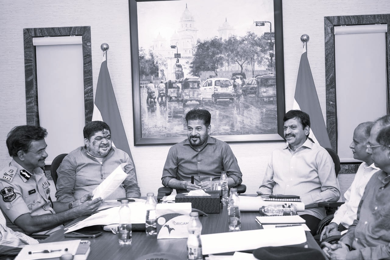 క్యూర్ పరిధిలోని ఇందిరమ్మ ఇండ్లు జనావాసాల మధ్యలోనే ఉండాలి: సీఎం రేవంత్ రెడ్డి