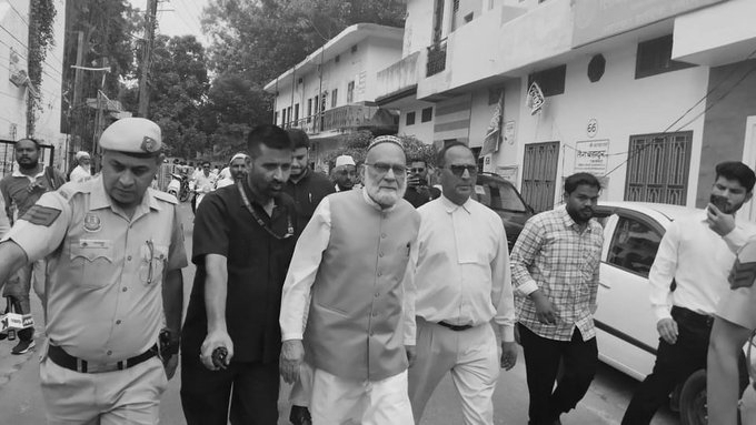Shahi Imam Ahmad Bukhari Surrenders in 2007 Election Code Violation Case, Gets Bail