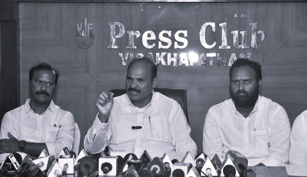 భోగాపురం విమానాశ్రయంపై జగన్ది క్రెడిట్ చోరీ: మంత్రి పార్థసారధి