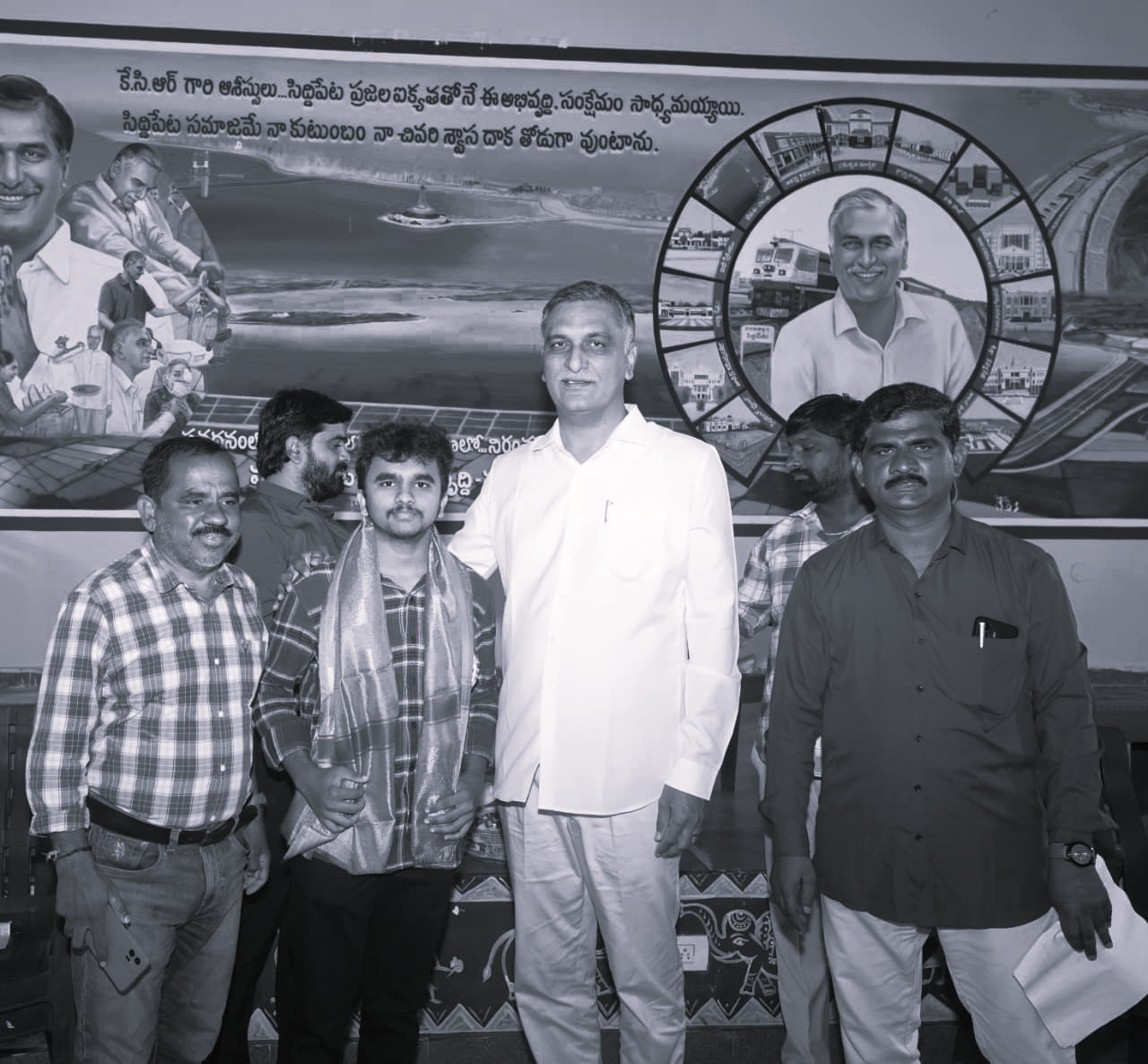 గ్రామీణ విద్యార్థుల ప్రతిభ అపోహలను చెరిపేసింది: మాజీ మంత్రి హరీశ్రావు