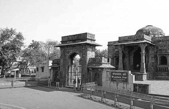 SC Allows Friday Prayers At Dargah Near Disputed Bhojshala Complex In Dhar