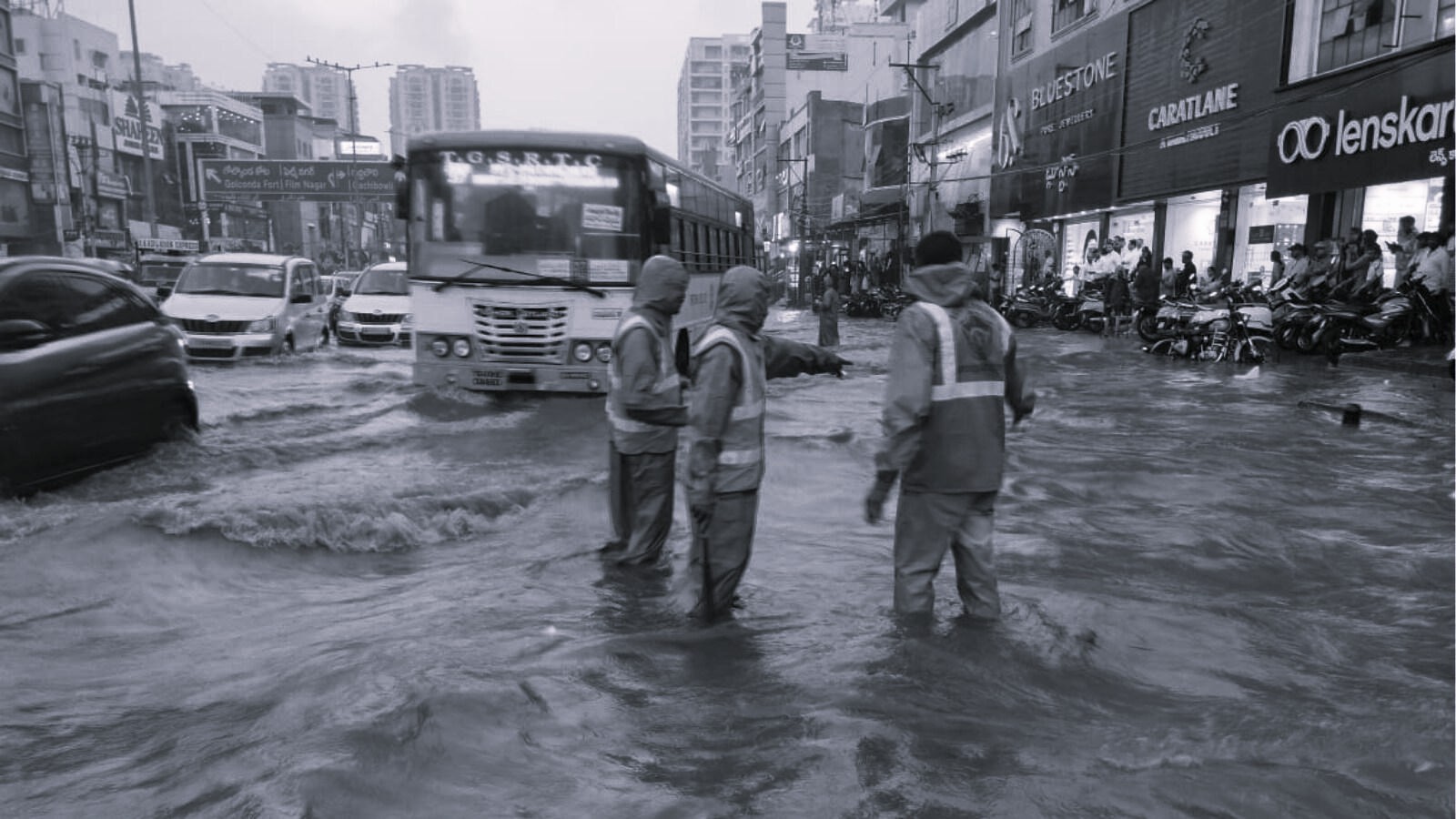 Telangana's Rainfall Deficit Drops to 10%, IMD Issues Red Alert in Five Districts