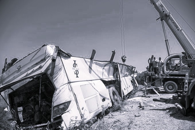 25 Dead, 44 Injured in Algeria Bus Disaster, Three Days of Mourning Declared