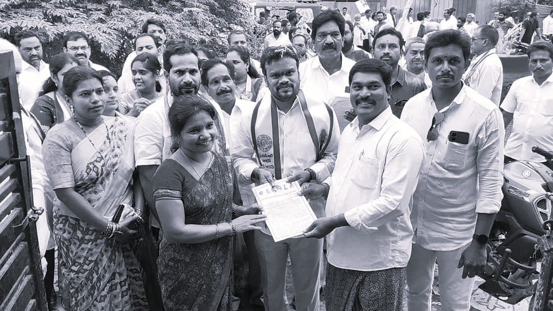 రామచంద్రపురంలో మున్సిపల్ ఎన్నికలకు వైఎస్ఆర్సీపీ శంఖారావం
