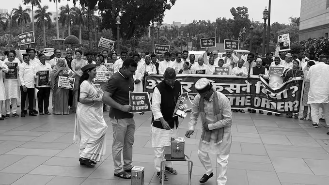 Donation Boxes Inside Parliament! Dramatic Opposition Protest Targets Centre Over Ram Temple Row