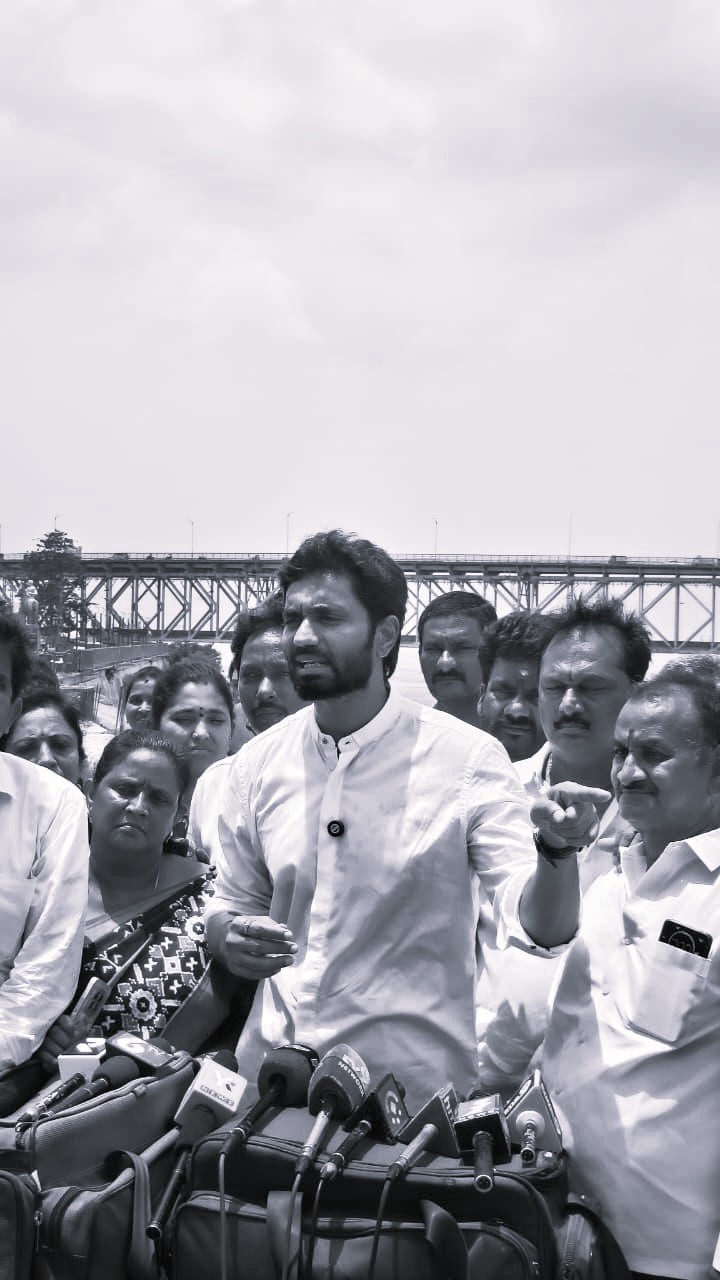 Godavari Riverfront Works Endanger City Safety, Alleges YSRCP
