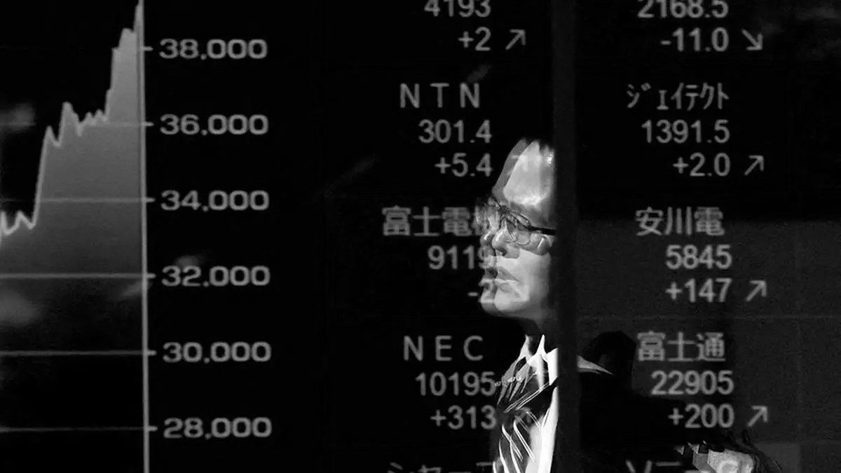 Sensex Slides 456 Points as Banking Stocks and Costly Crude Weigh on Markets