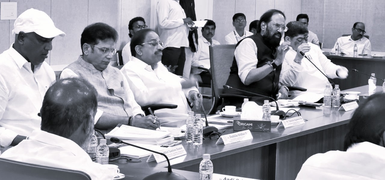 సాగునీటి ప్రాజెక్టుల భూసేకరణకు రూ.5 వేల కోట్లు: మంత్రి ఉత్తమ్