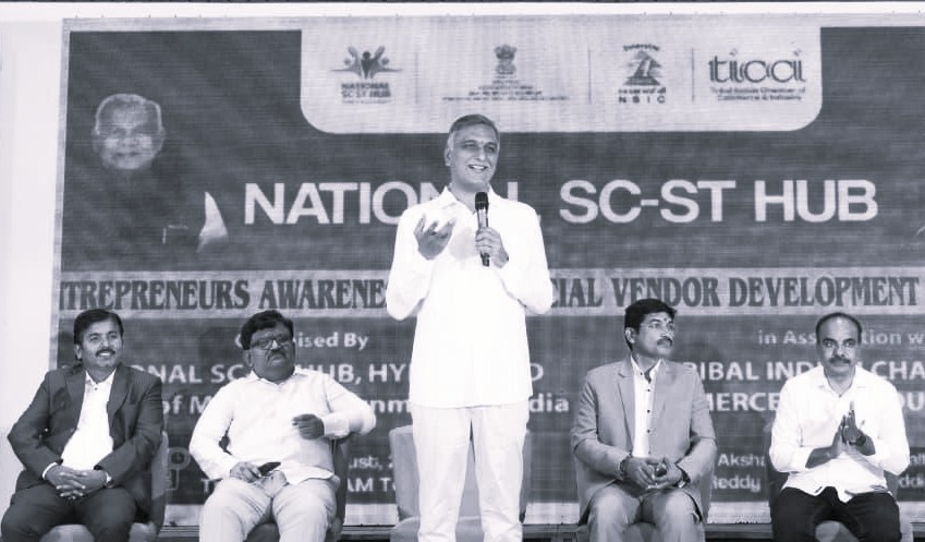 గిరిజన యువత ఉద్యోగాలు ఇచ్చే పారిశ్రామికవేత్తలుగా ఎదగాలి: హరీష్ రావు