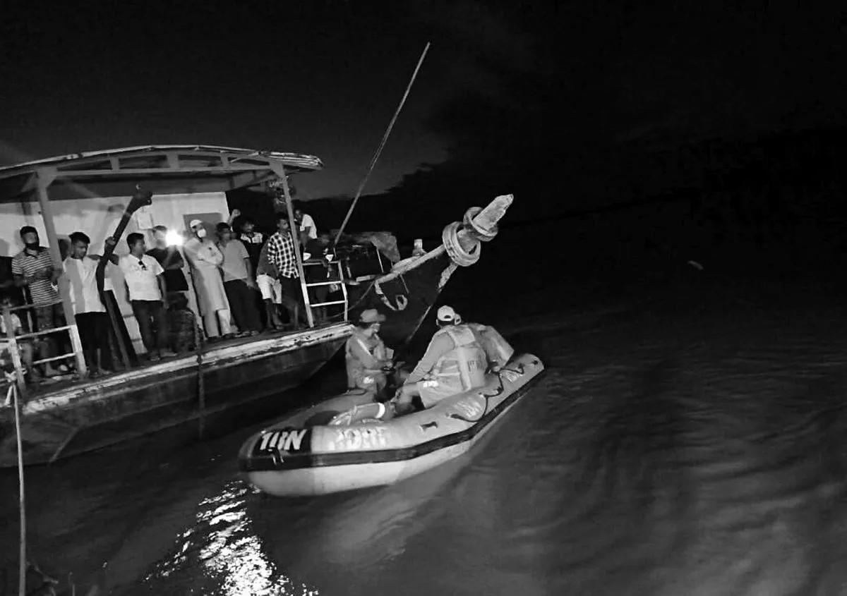 Fuel Runs Out on Chambal River, Passengers Stranded Midstream