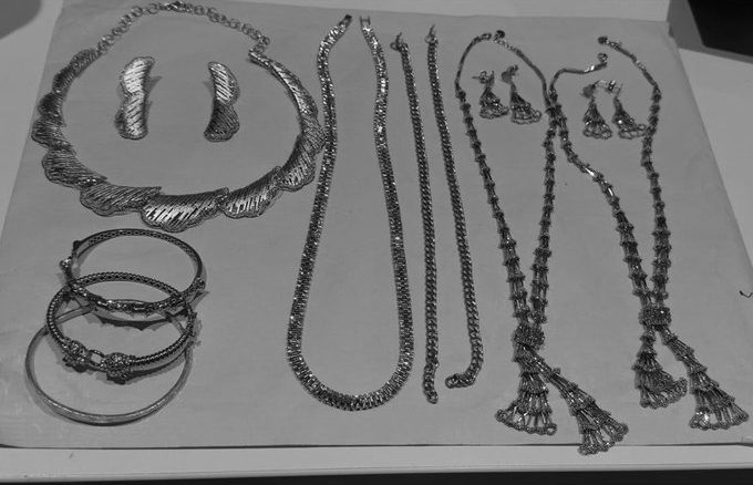 Gold Jewellery Worth ₹45.86 Lakh Recovered From Passenger at Delhi Airport