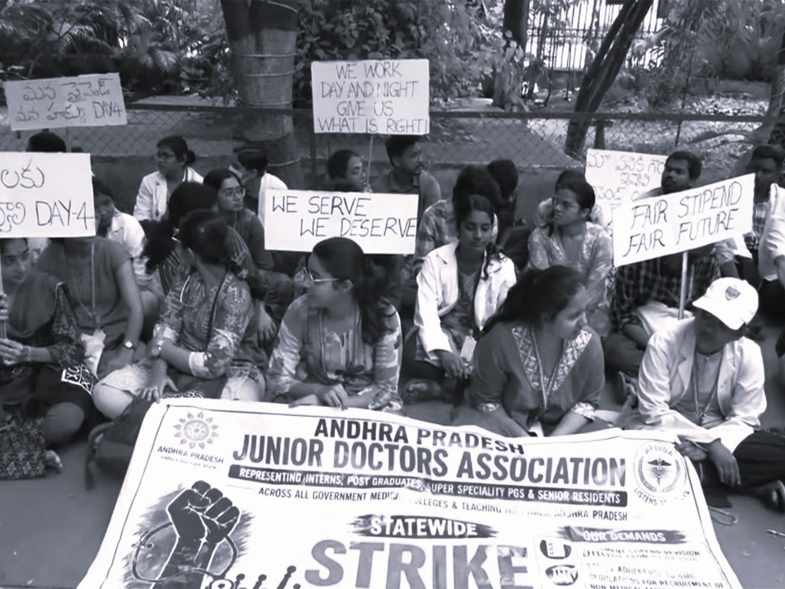ఏపీలో జూనియర్ డాక్టర్ల ఆందోళన ఉధృతం
