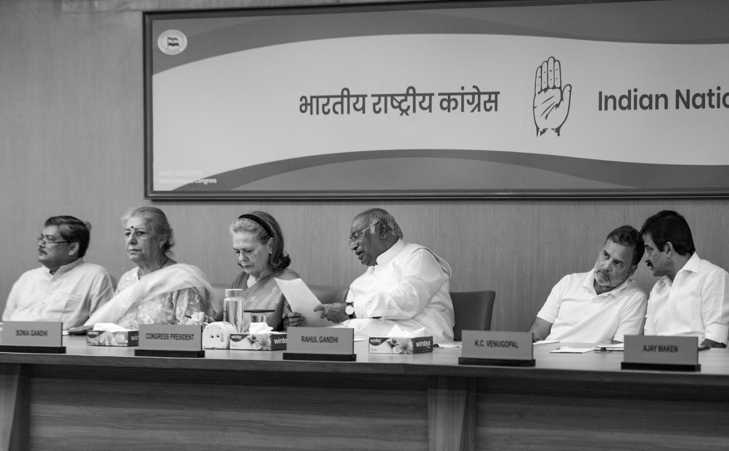 Congress Escalates E20 Petrol Criticism, Questions Costs for Consumers and Environment