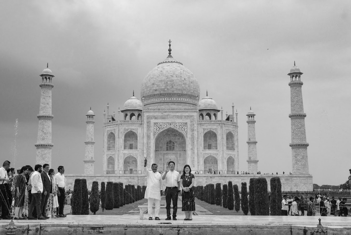 Japanese Governor Praises Taj Mahal, Calls Visit a ‘Truly Wonderful Experience’