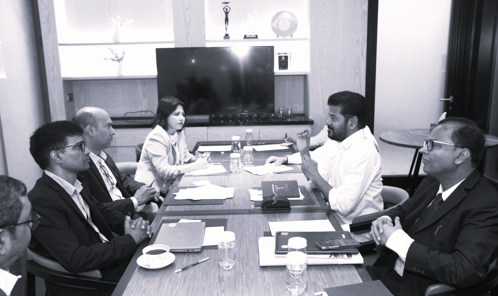 CM Revanth Reddy Meets Cambridge University Academic Team In London