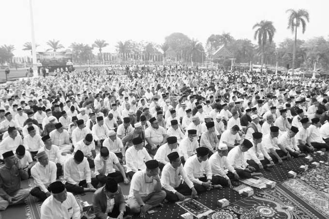 Indonesian Muslims Gather For Rain Prayers Amid South Sumatra Wildfire Crisis