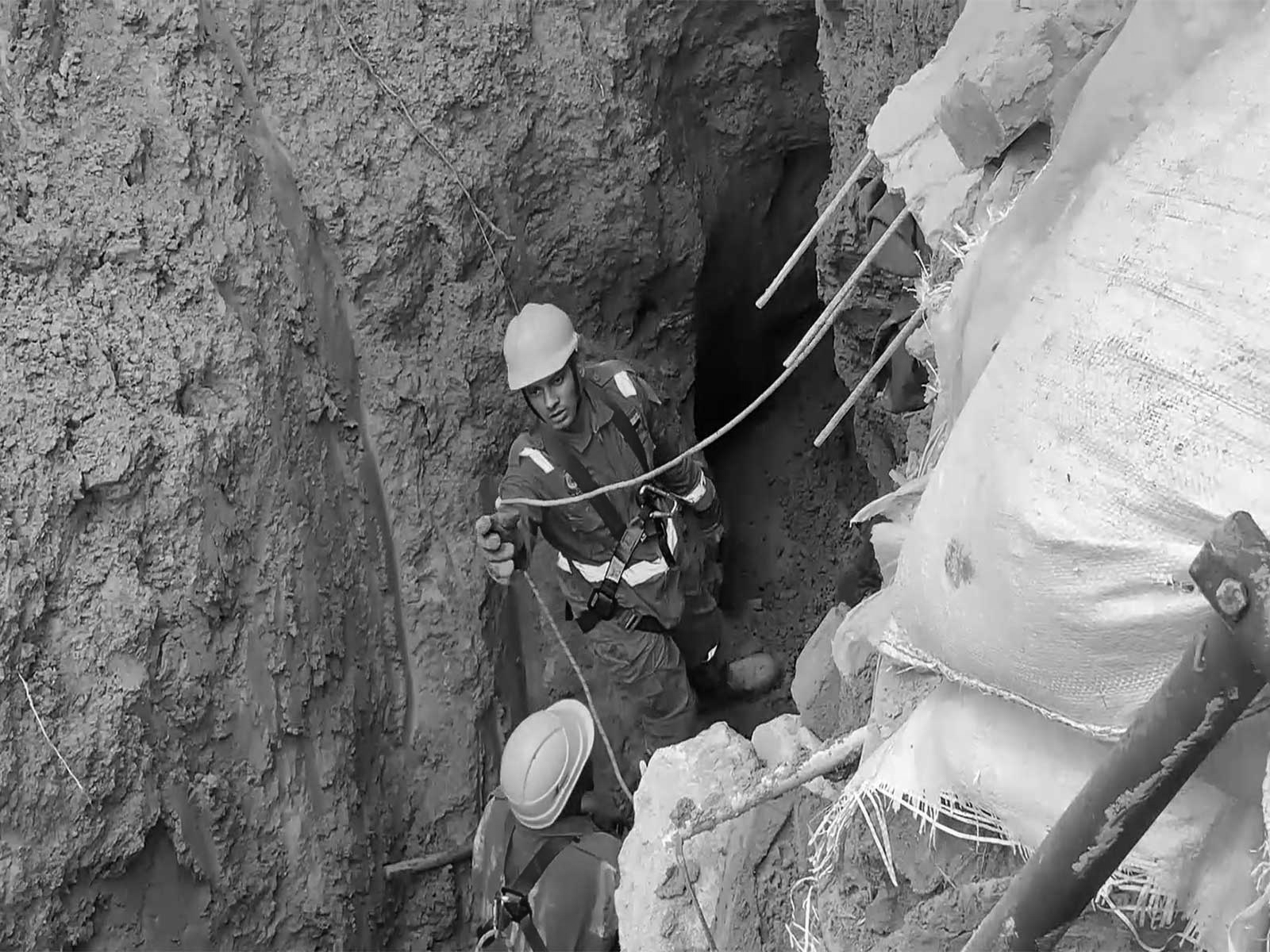 16-Year-Old Girl Falls Into 20-Foot Borewell in Kanpur, Rescue Operation Underway
