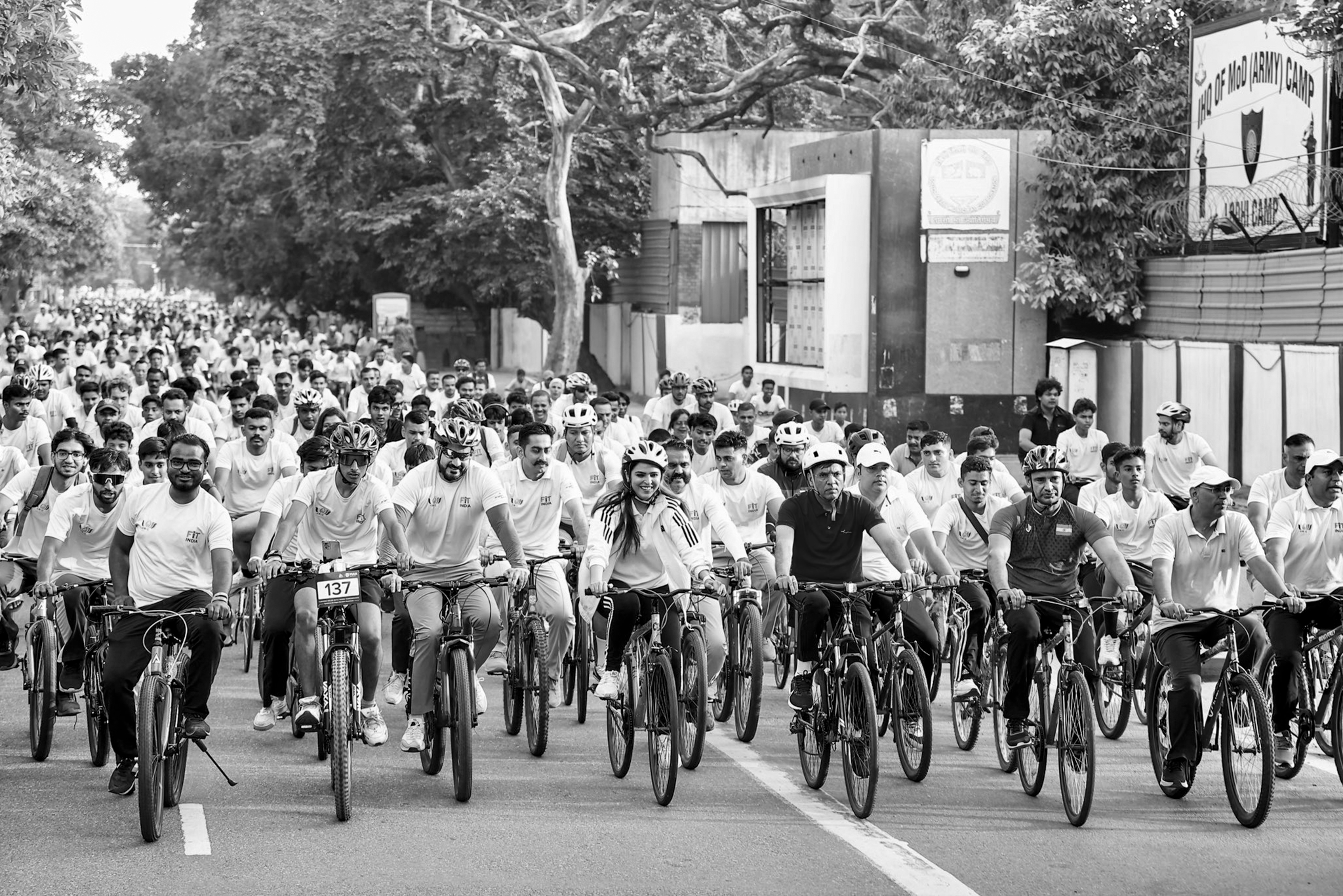 Mandaviya Leads 88th Fit India Sundays on Cycle at JLN Stadium