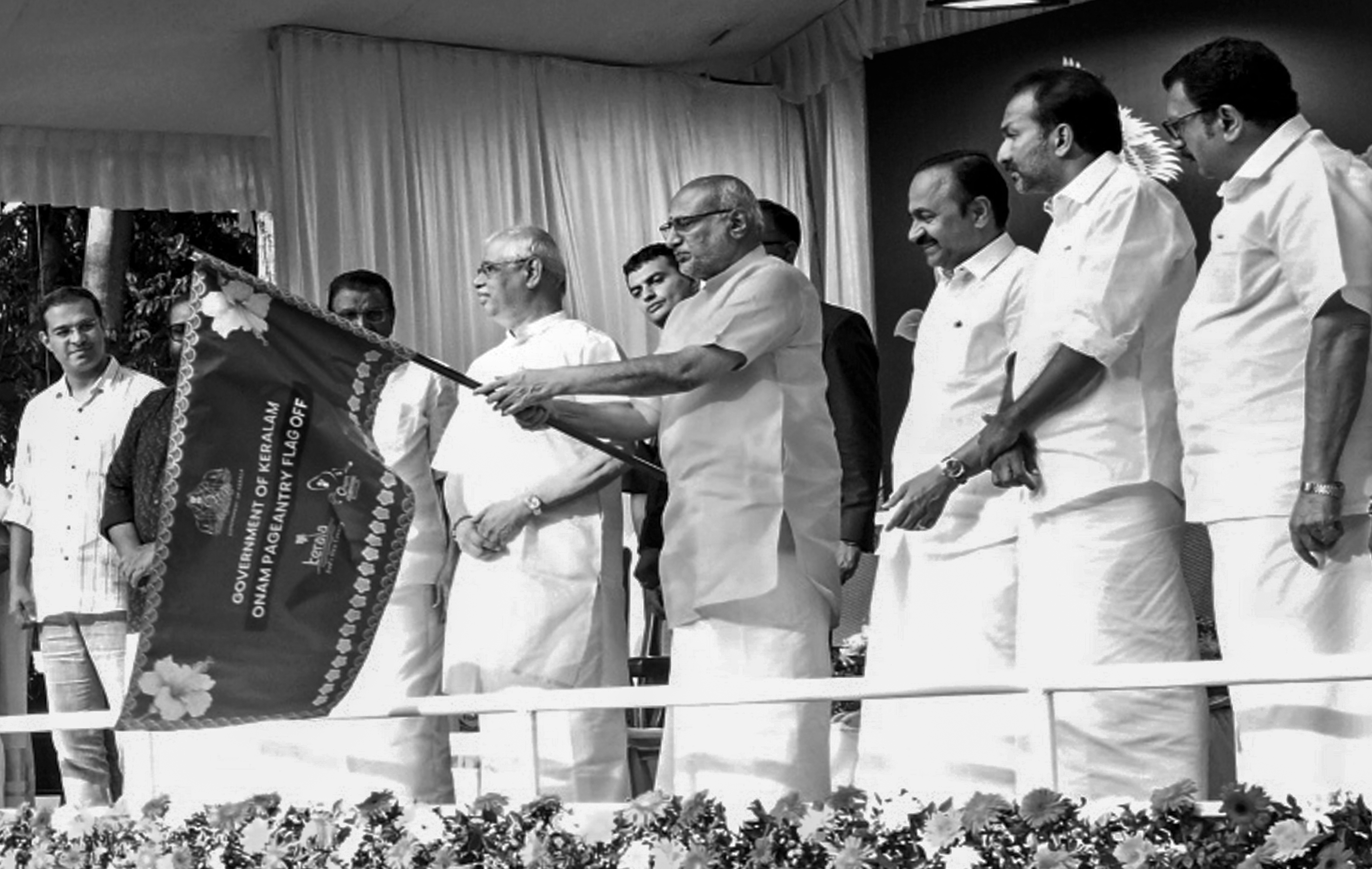 Vice President Flags Off Spectacular Onam Finale in Thiruvananthapuram