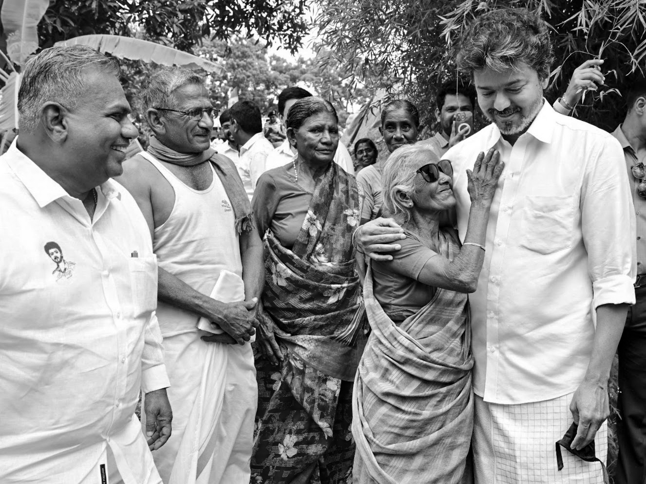 TN CM Vijay's Surprise Farm Visit Leaves Elderly Woman With 'Memory Worth a Crore'