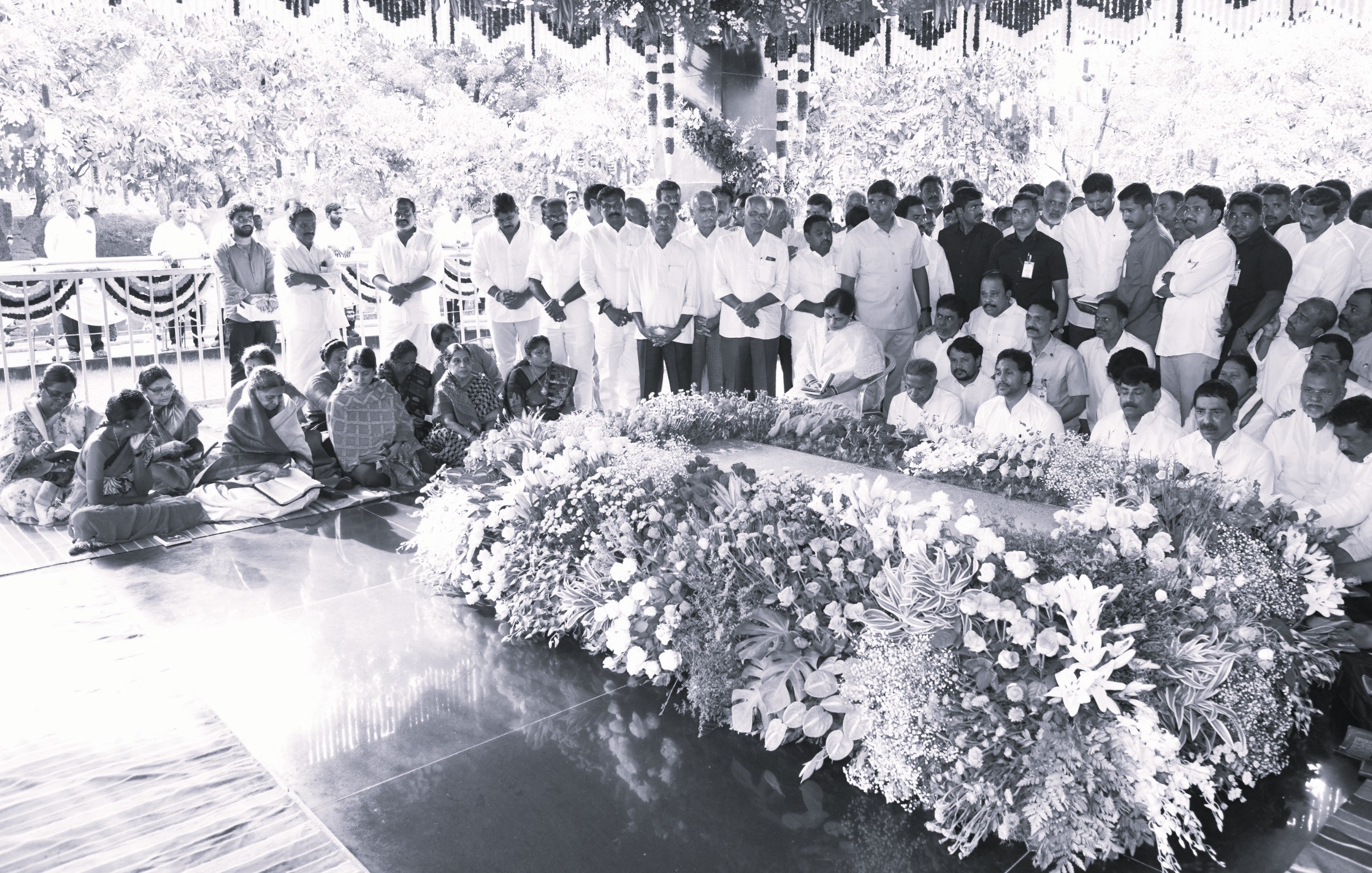 YS Jagan Pays Tribute to YSR on 17th Death Anniversary at Idupulapaya