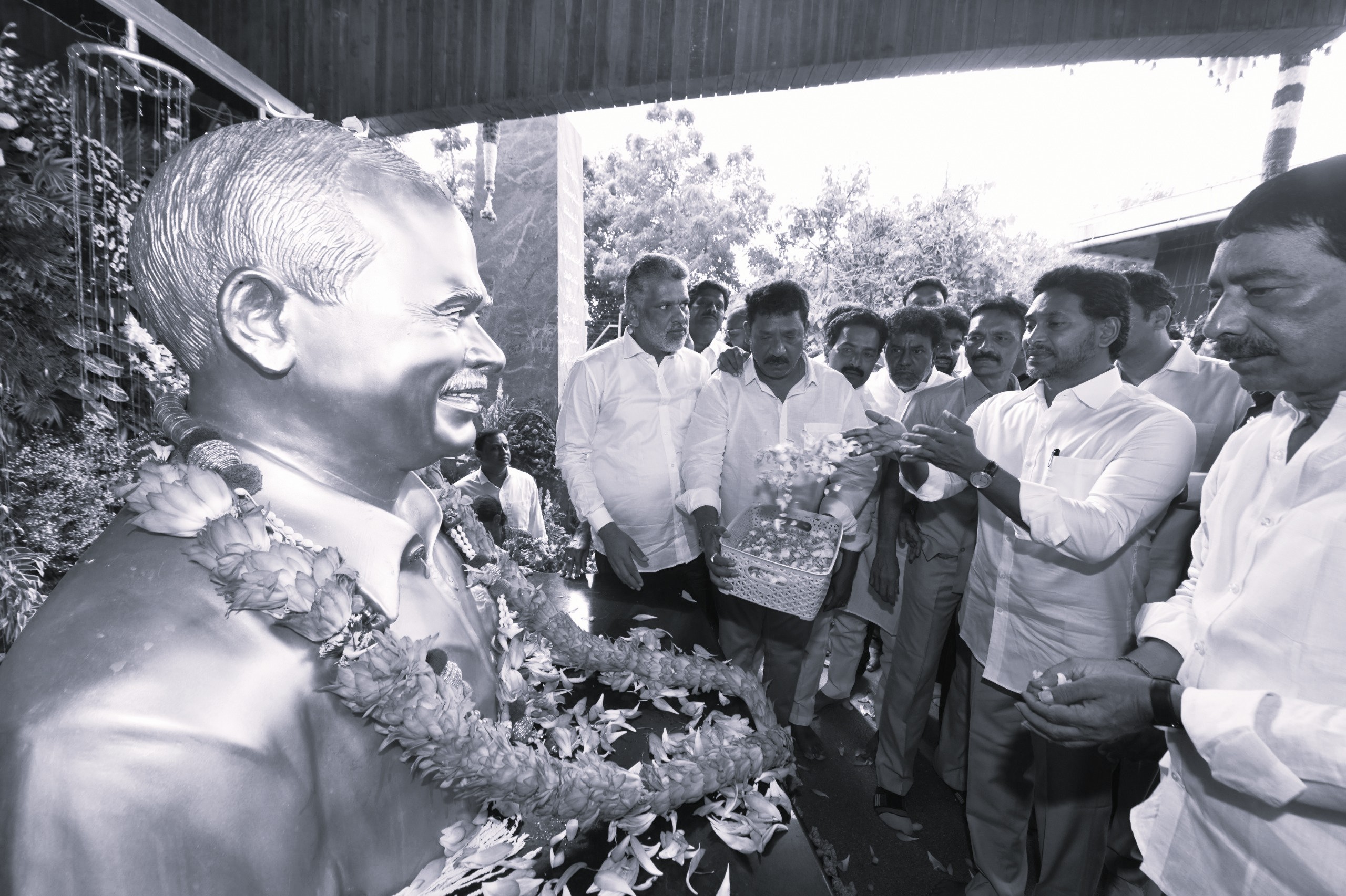 YS Jagan Pays Tribute to YSR on 17th Death Anniversary at Idupulapaya
