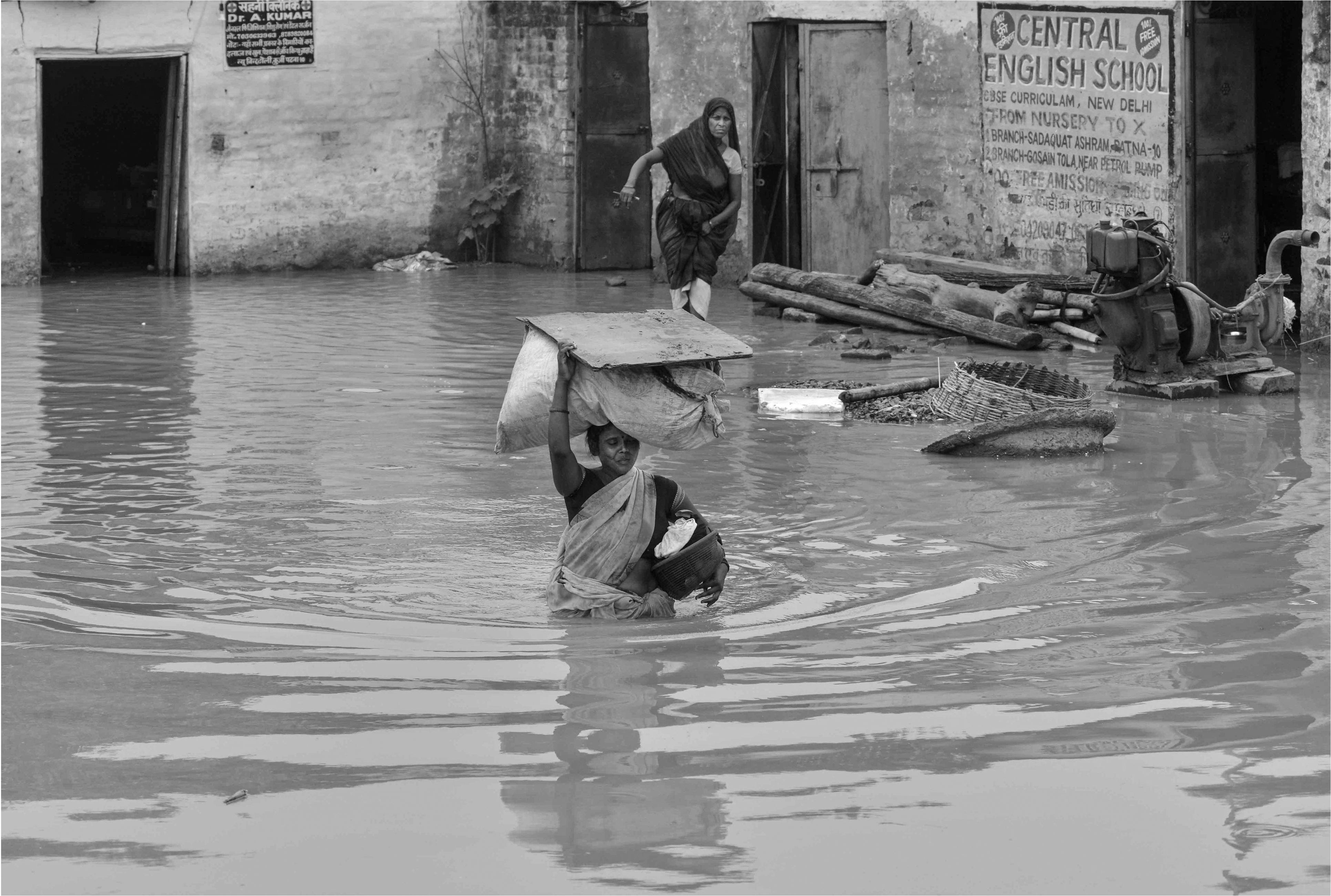UP Flood Crisis Deepens: Over 16,700 Evacuated as Ganga Rises in Varanasi