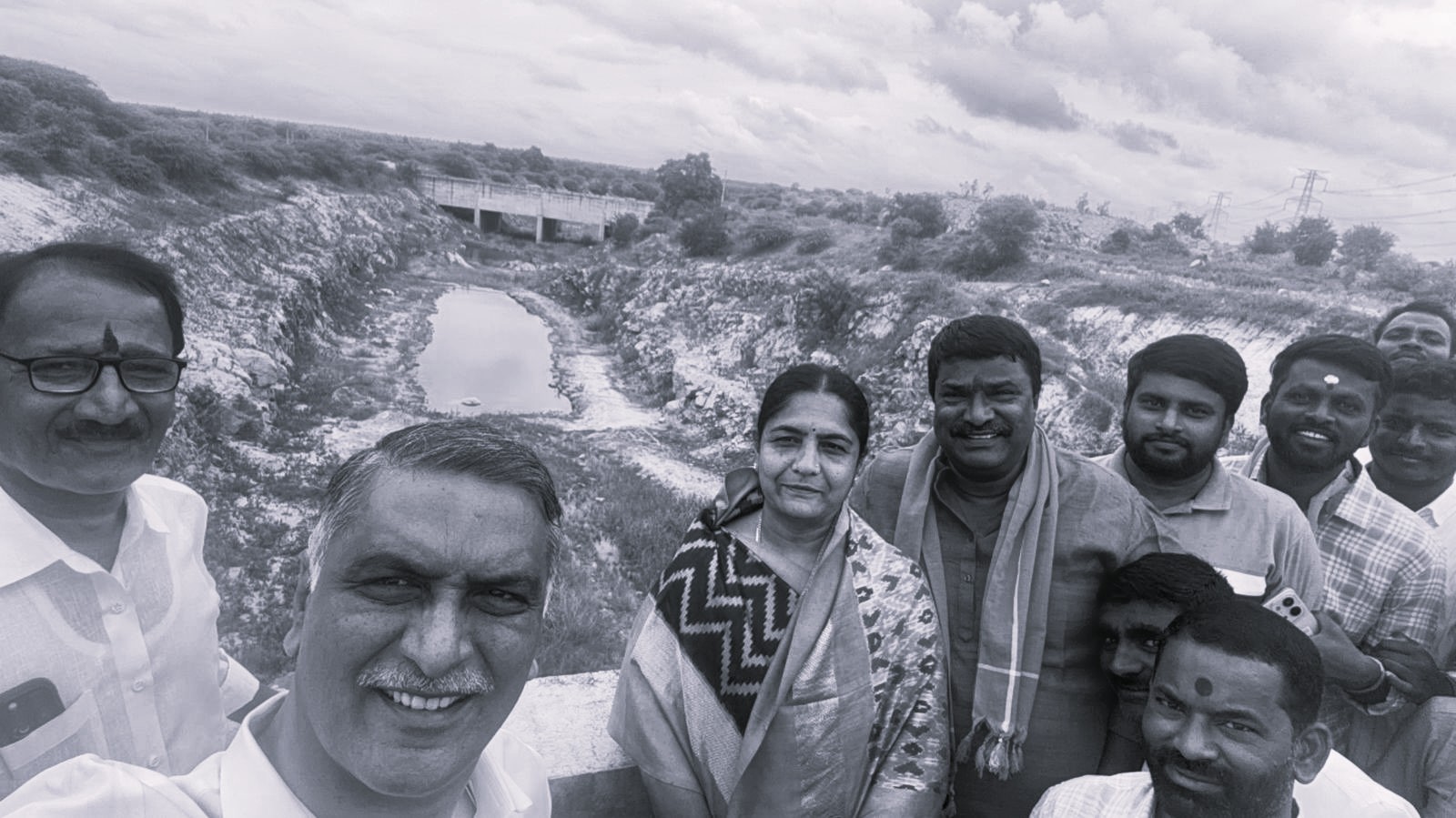 కాలువల్లో నీళ్లకు బదులు తుమ్మ చెట్లు.. సీఎం రేవంత్కు హరీశ్రావు ‘సెల్ఫీ ఛాలెంజ్’