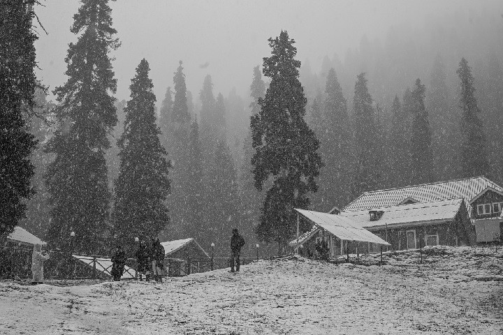 Kashmir Receives First Snowfall of the Season as Rains and Hail Hit Plains