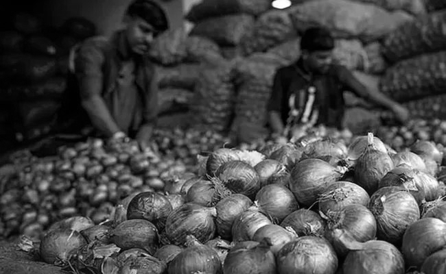 Govt Sells 4,000 Tonnes Of Buffer Onions In 17 Cities, But Prices Remain High