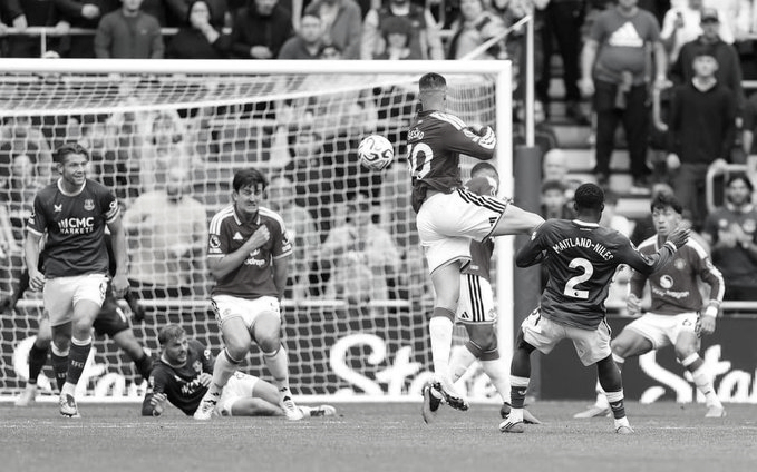 Man United Let Victory Slip Away as Everton Snatch 2-2 Draw in Added Time
