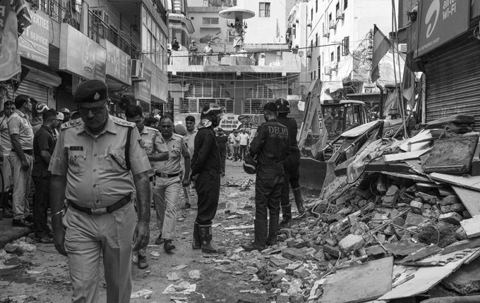 After 6 Die In Satya Niketan Collapse, MCD Gives Owner 3 Days To Demolish Building