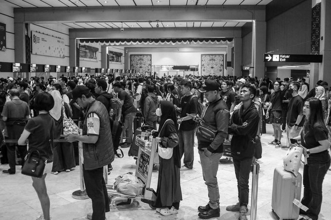 Anak Krakatau Eruption Leaves 270,000 Travellers Stranded As Seven Indonesian Airports Shut