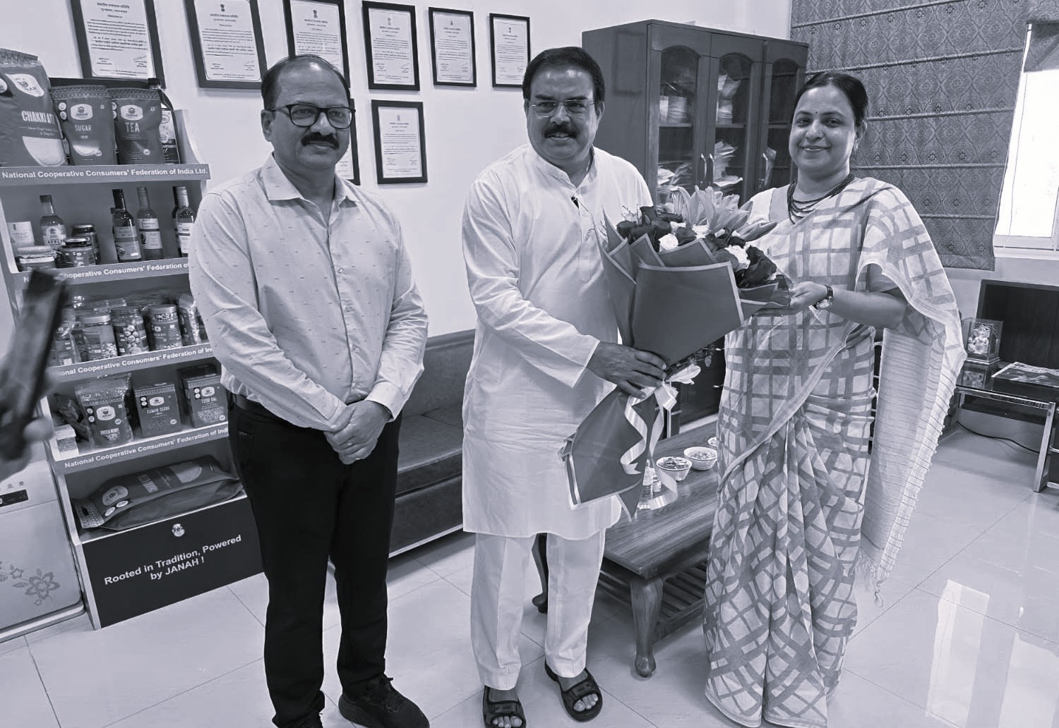 ఎన్‌సీసీఎఫ్‌ ఎండీతో మంత్రి నాదెండ్ల మనోహర్‌ భేటీ