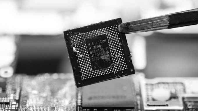 China’s August Exports Jump 25% On AI, EV And Tech Demand
