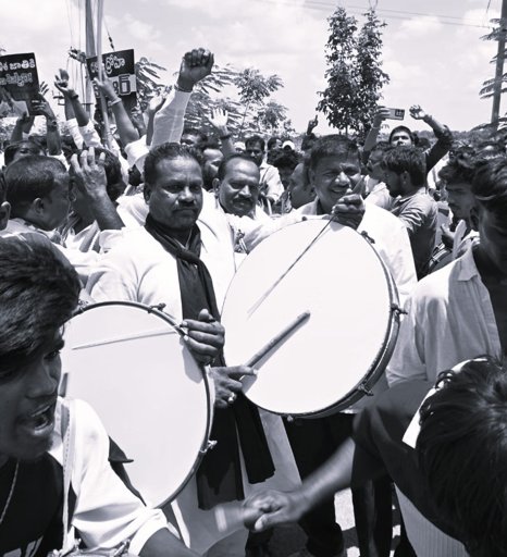 Congress, BRS Clash Outside KCR’s Erravelli Farmhouse Over Remarks Against Speaker