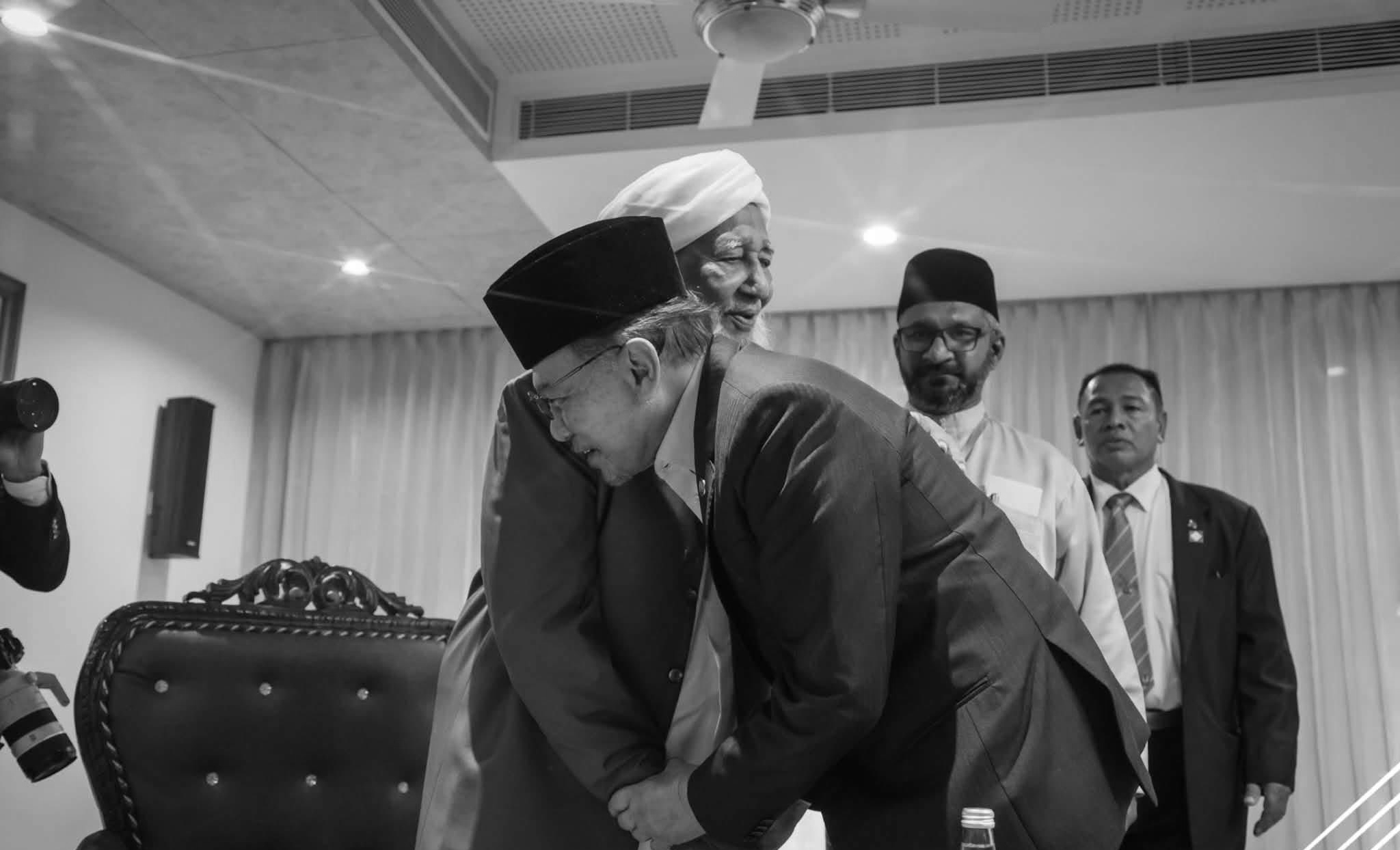 Who Is Kanthapuram, The 95-Year-Old Cleric Malaysia PM Anwar Ibrahim Met?