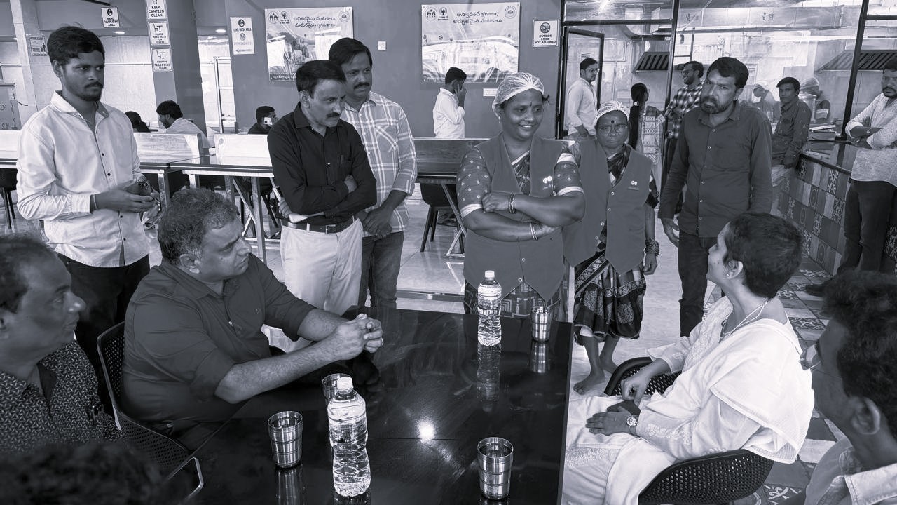 SERP CEO Divya Devarajan Visits Indira Mahila Shakti Canteen at TGSPDCL Office