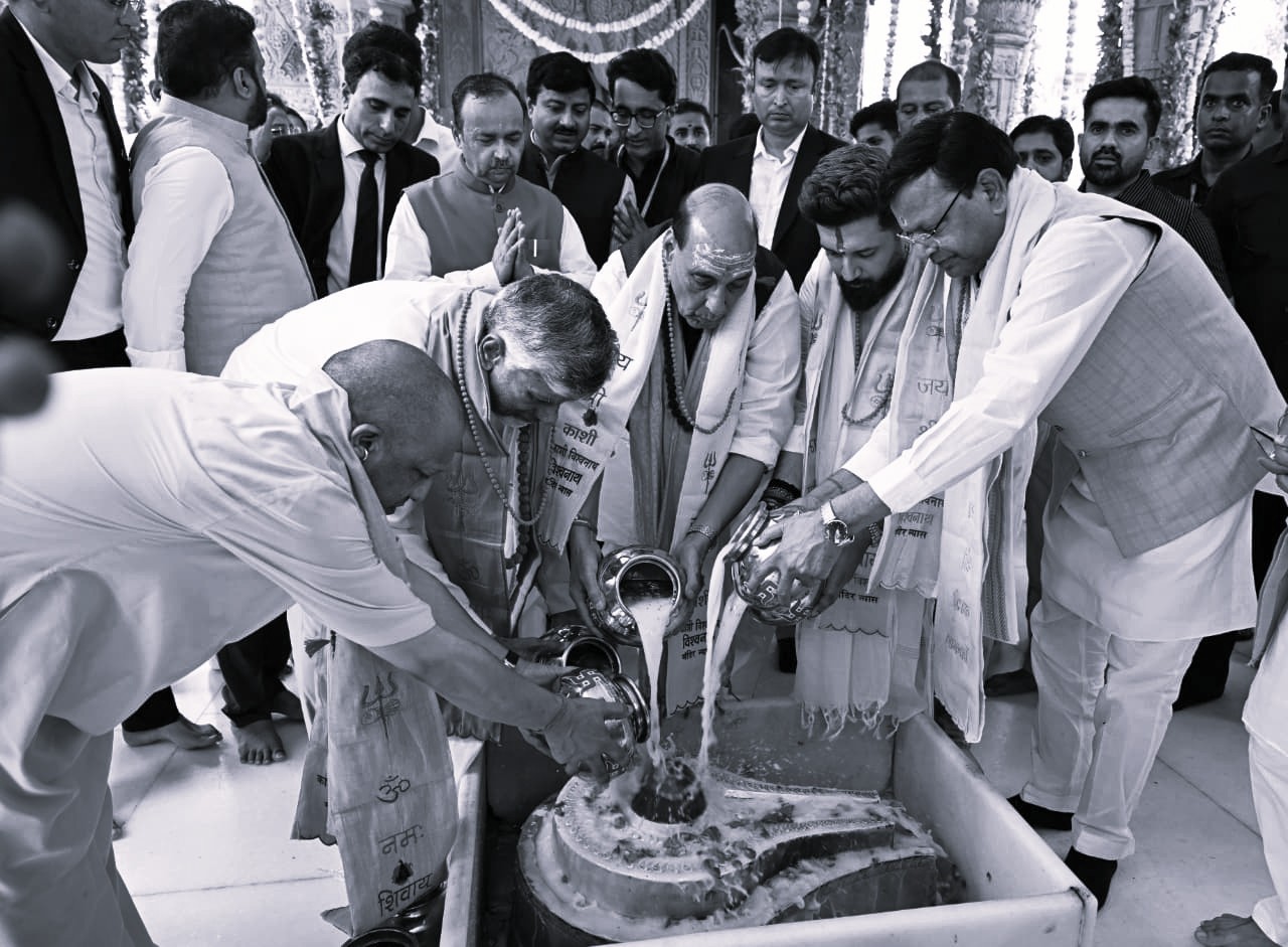 CM Chandrababu Joins Special Prayers at Kashi Vishwanath Temple
