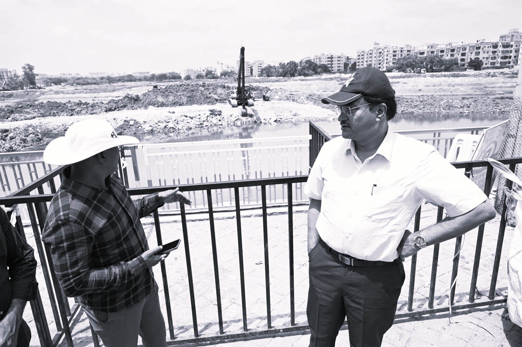 HYDRAA Chief Reviews Ganesh Immersion Arrangements at IDL Lake