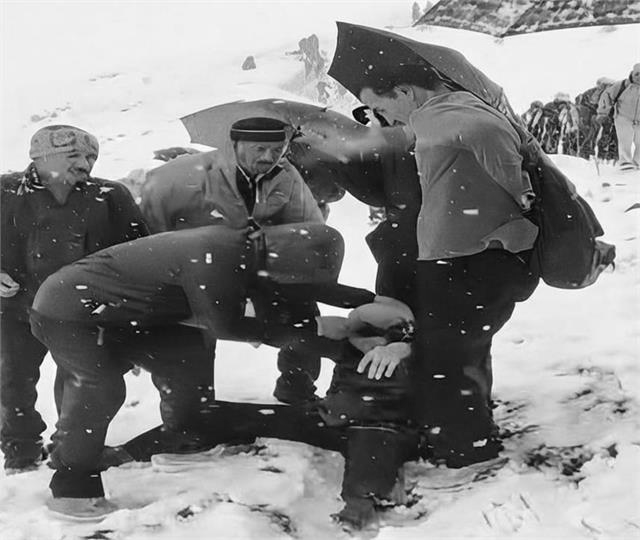 Two Pilgrims Die, 11 Injured in Snow-Slip Incident During Parikrama in Himachal
