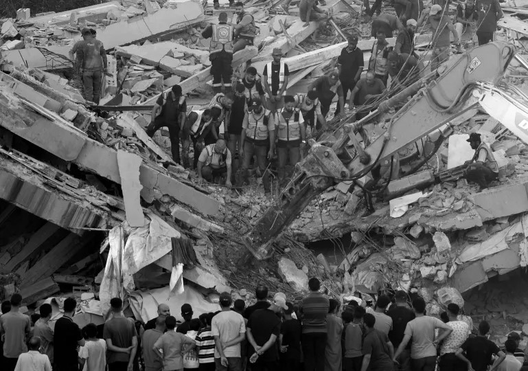 Gaza Building Collapse Exposes Growing Shelter Crisis for Displaced Palestinians